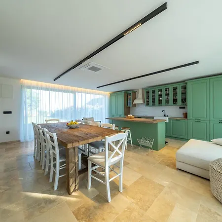 Guduce 4 Villa *